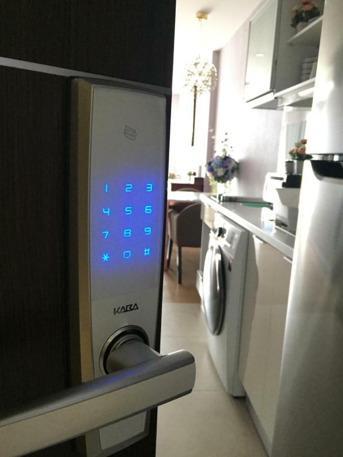 The Astra Chiang Mai Apartment Екстериор снимка