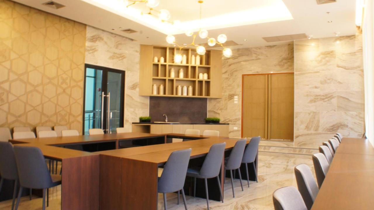 The Astra Chiang Mai Apartment Екстериор снимка