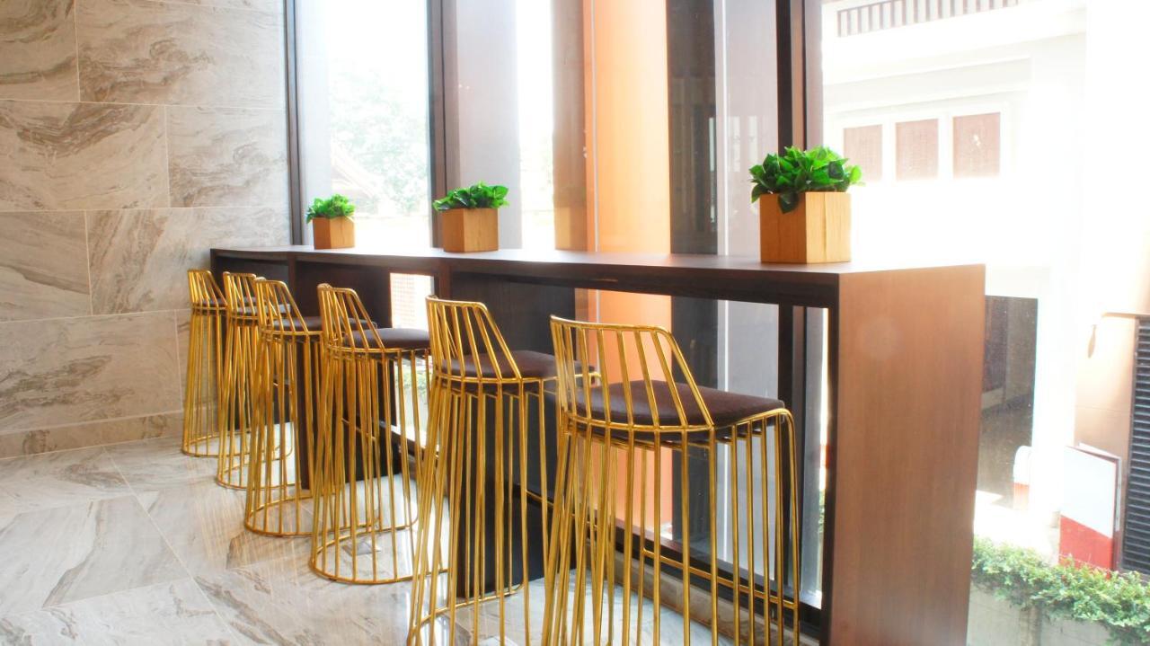 The Astra Chiang Mai Apartment Екстериор снимка